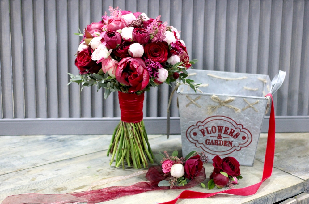 Свадебный букет в цвете Марсала