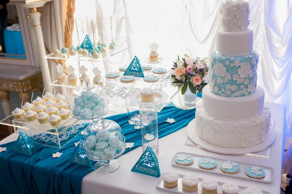 Торт и сладкий стол в голубых тонах