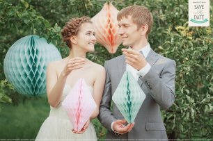 Жених и невесты с бумажными фонариками