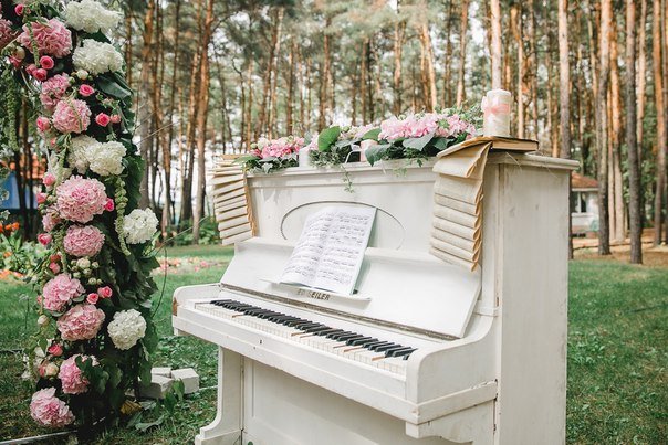 Фортепьяно в декоре свадьбы