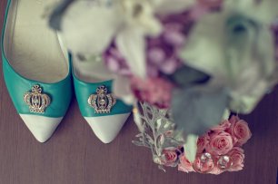 Туфли в мятном цвете с брошью