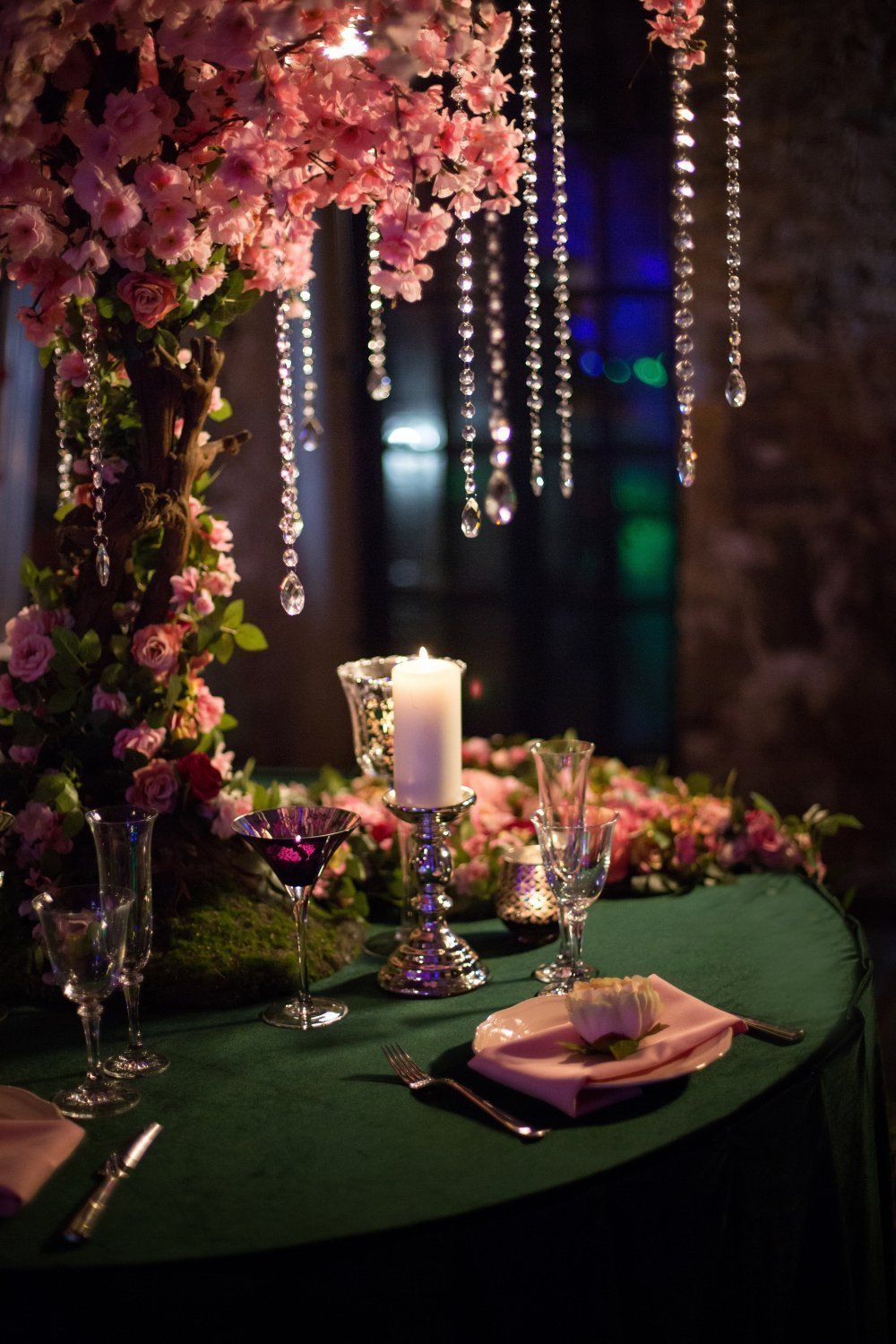 Оформление гостевого стола на ночной свадьбе