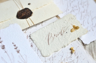 Свадебный сет (рассадочная карточка). Бумага ручного отлива с травами, ореховые чернила