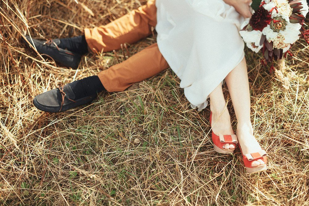 Фотосессия: туфли жениха и невесты