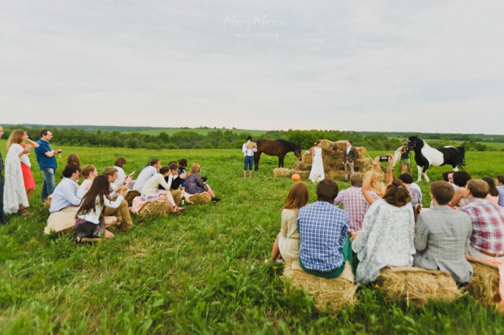 Рустикальная свадьба в поле