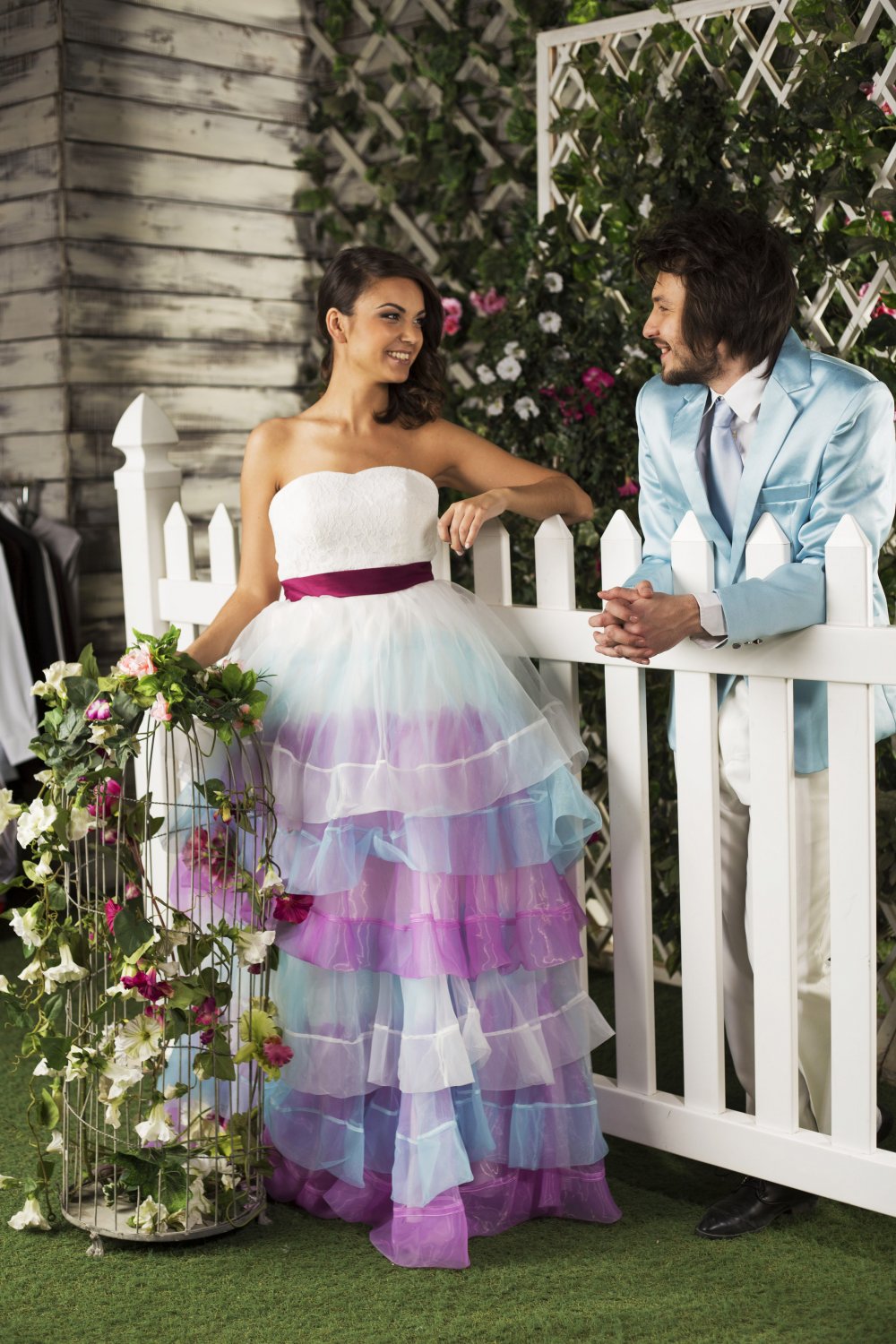 Оригинальное платье невесты в фиолетовых и голубых тонах