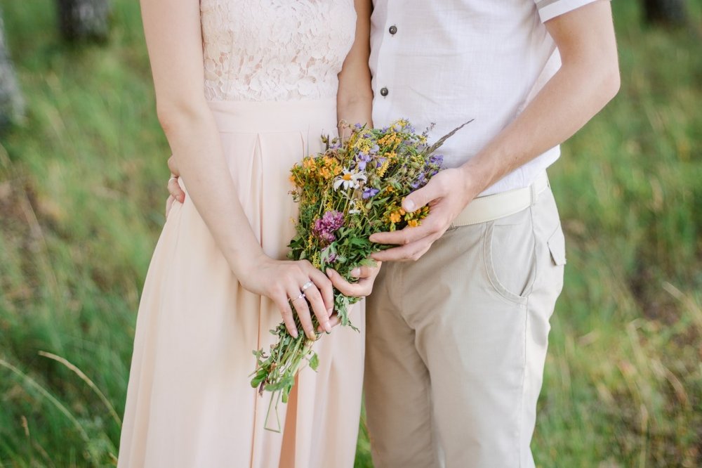 Букет на свадьбу из полевых цветов