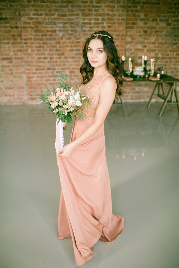 Прекрасный  выбор - персиковый цвет платья
