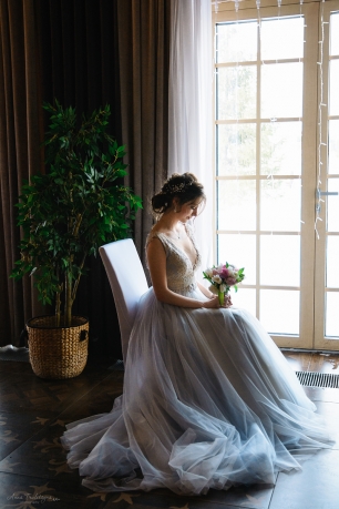 Невеста у окна