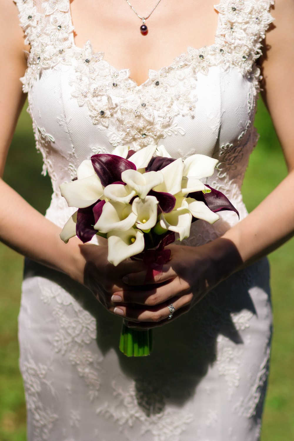 Букет невесты, белые и черные каллы