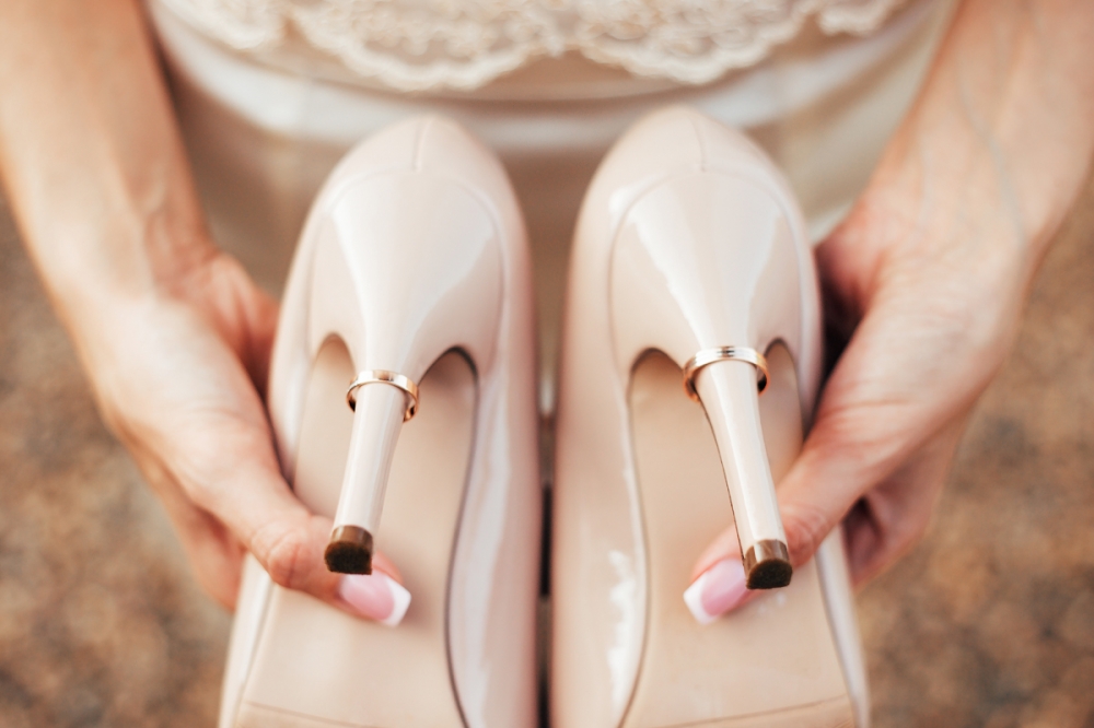 Туфли невесты и кольца