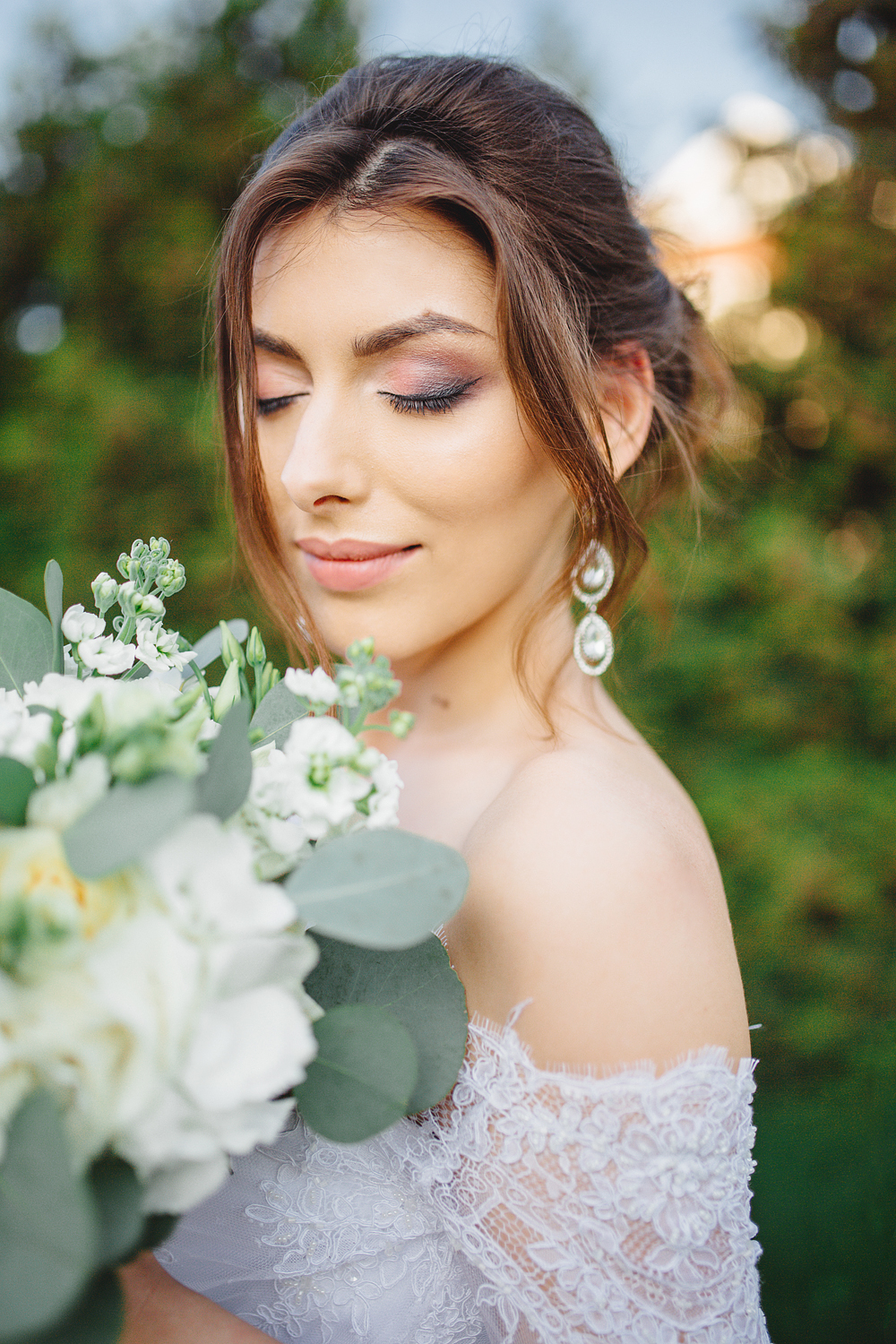 Нежный макияж в персиковых тонах невесты Алины