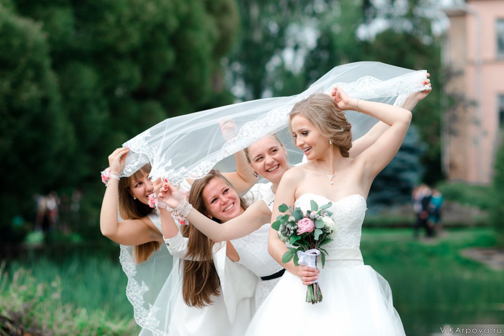 Фото с подружками невесты