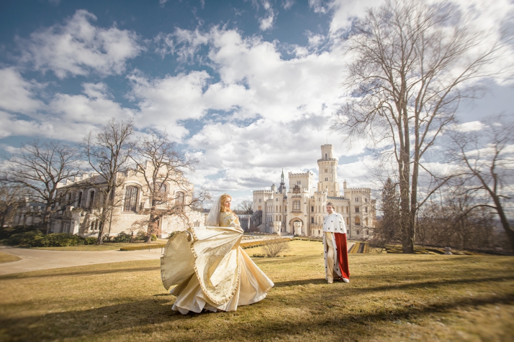 Свадебная фотосессия в Глубоке над Влтавой, самом сказочном замке Чехии для свадьбы