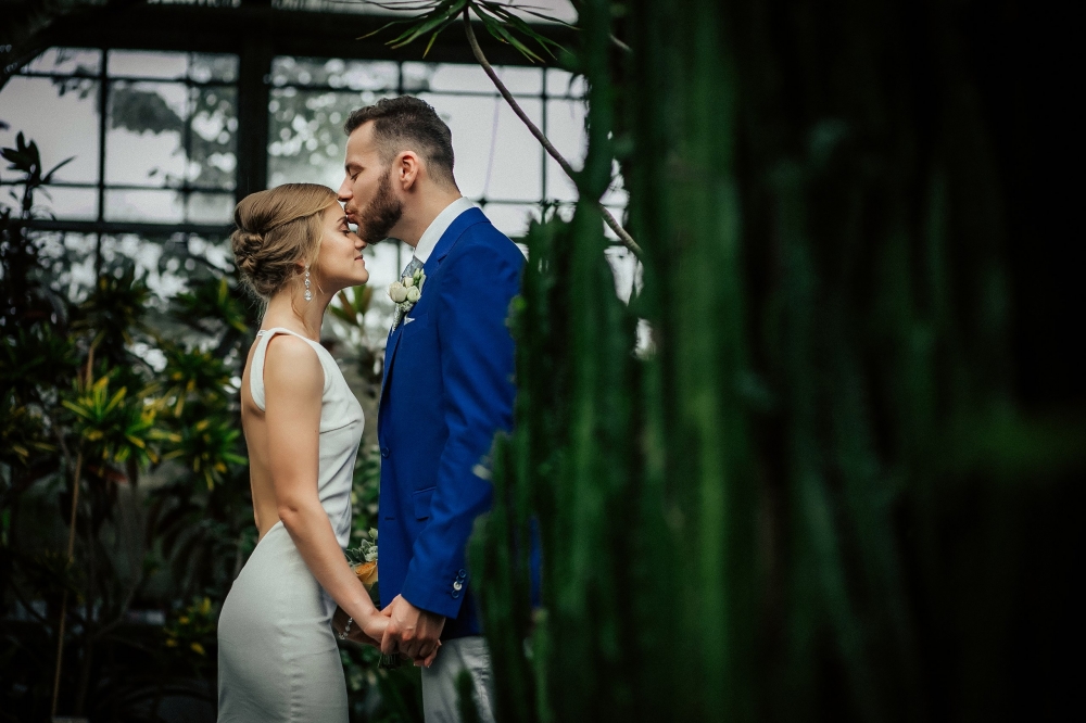 Свадебная фотосессия в оранжерее Таврического сада