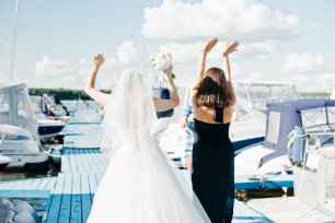 Невеста и подруга невесты 