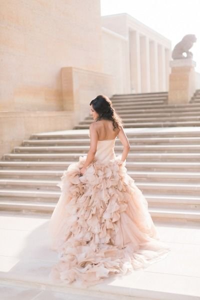 Нежное персиковое платье на свадьбу