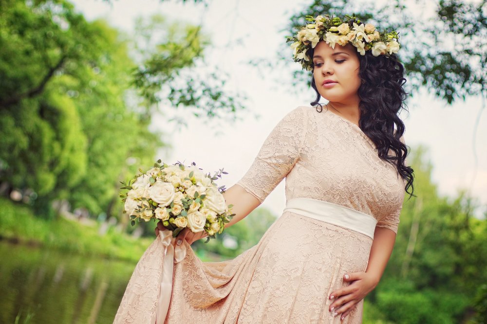 Нежное персиковое платье для тематической свадьбы