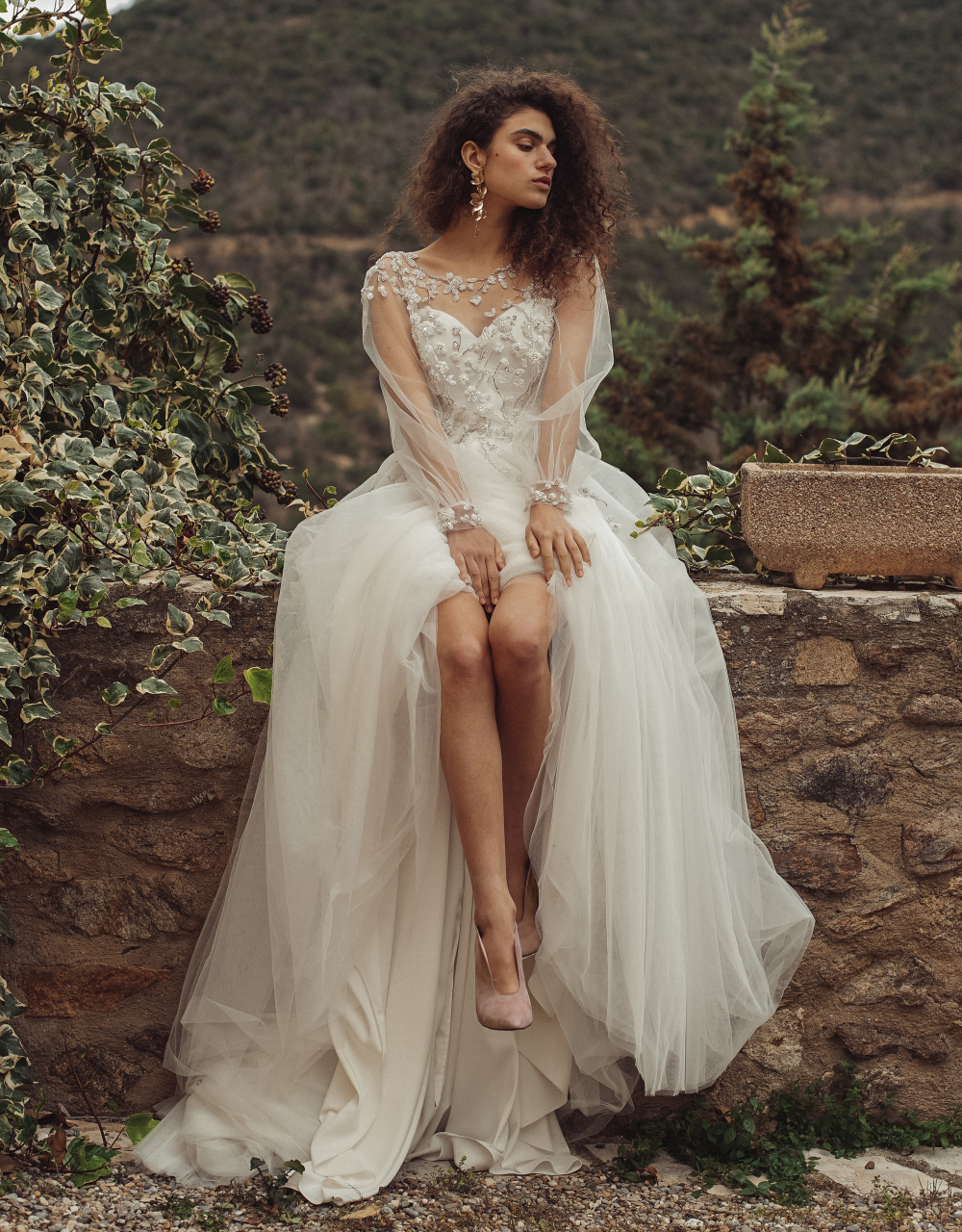 Свадебное платье пышное с длинным шлейфом "Камелия" Белое