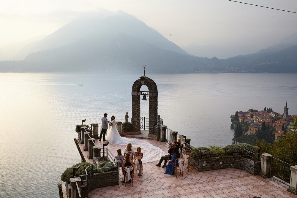 Браки заключаются на небесах. Свадьба на панорамной террасе. Италия. Озеро Комо