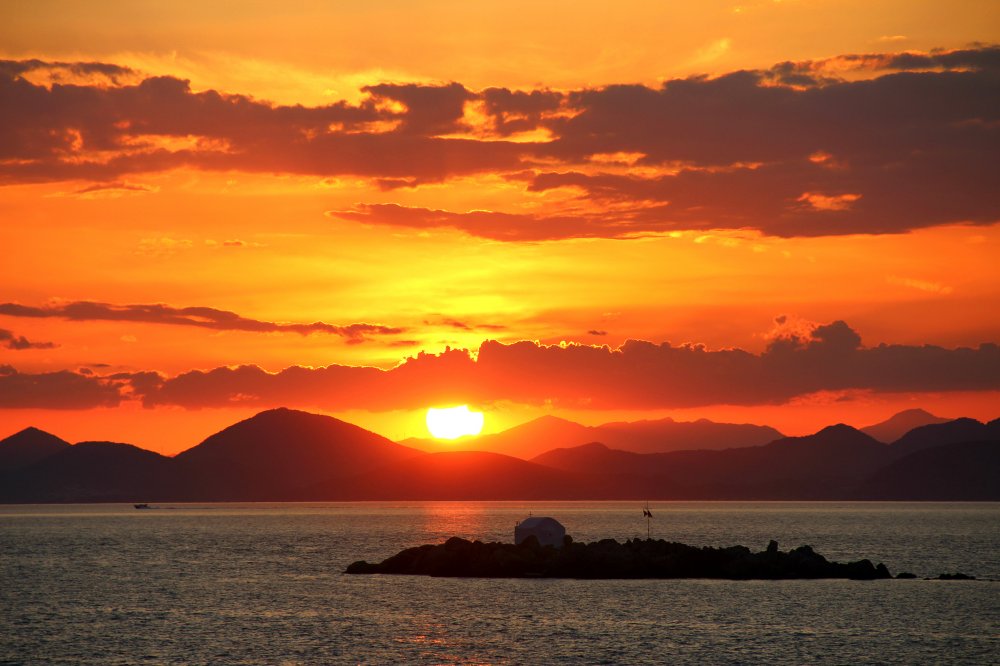 закат на греческом острове Идра