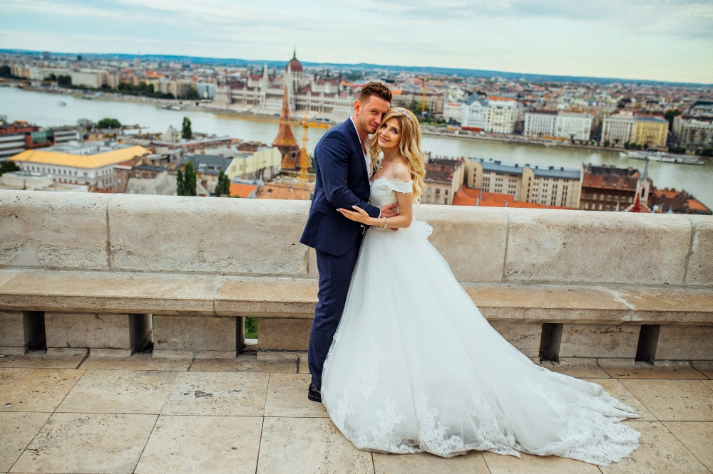 Свадьба в Европе, в Венгрии. Фото- и видеосессия символической свадьбы прекрасной Анастасии и Ивана, которая состоялась 15 сентября 2017 года.