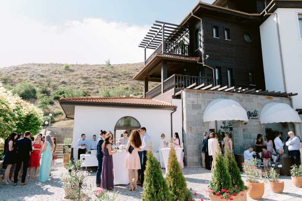 Свадьба в Болгарии, Welcome drink перед церемонией. Организация INSIDE WEDDING. Фотограф Юлия Маринова.