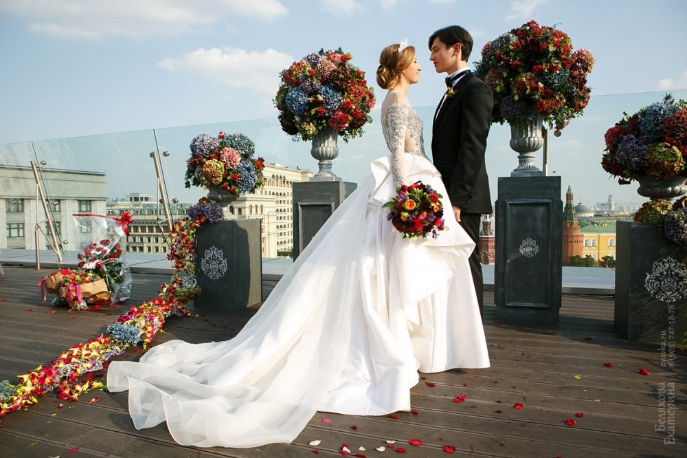 Совместная организация "Wedding-vip" Дария Бикбаева и "Queensbury" Елена Зотова - жених и невеста на крыше