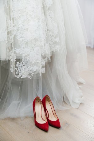 Платье и туфли невесты