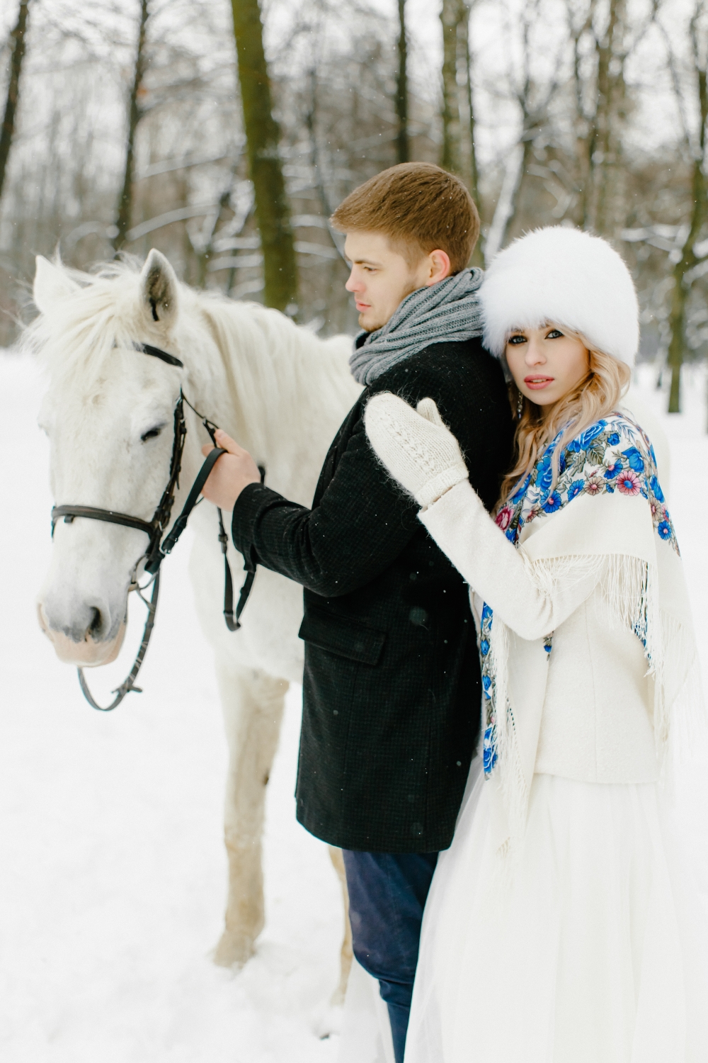 Зимняя фотосессия жениха и невесты