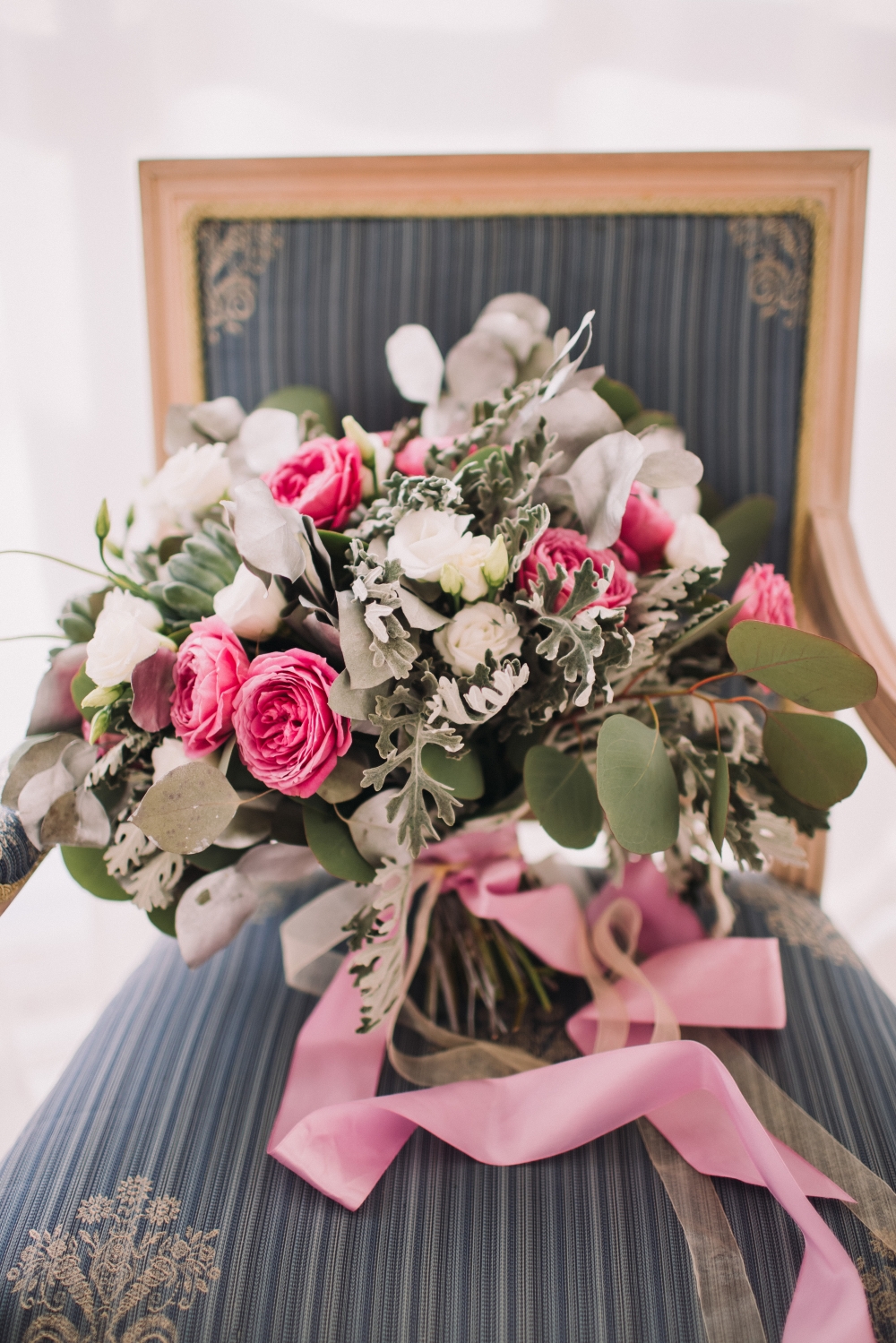 Шикарный букет невесты с розовыми розами!