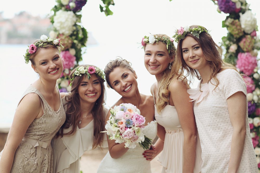Свадьба в Черногории - невеста с подружками