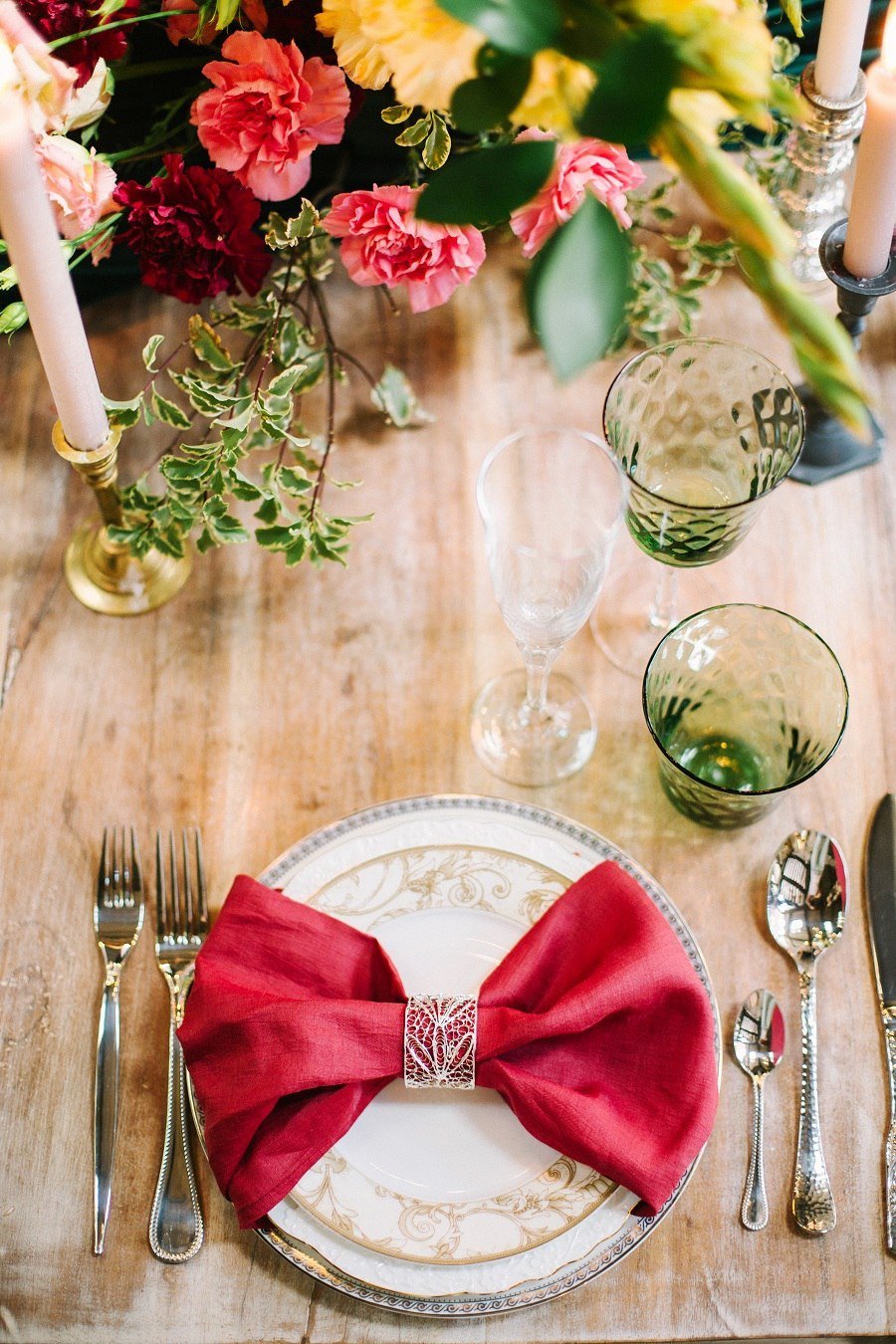 Салфетка-бантик на свадебном столе