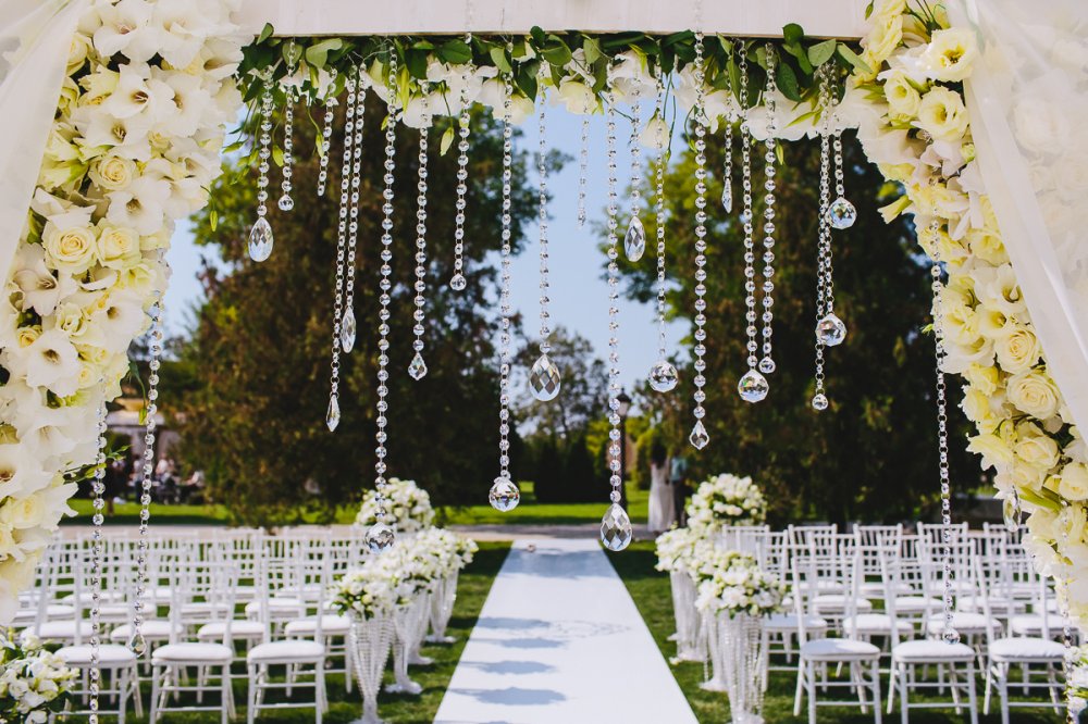 Свадебная арка с хрустальными подвесками