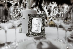 Номер стола на зимней свадьбе