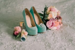 Туфли невесты в мятном цвете