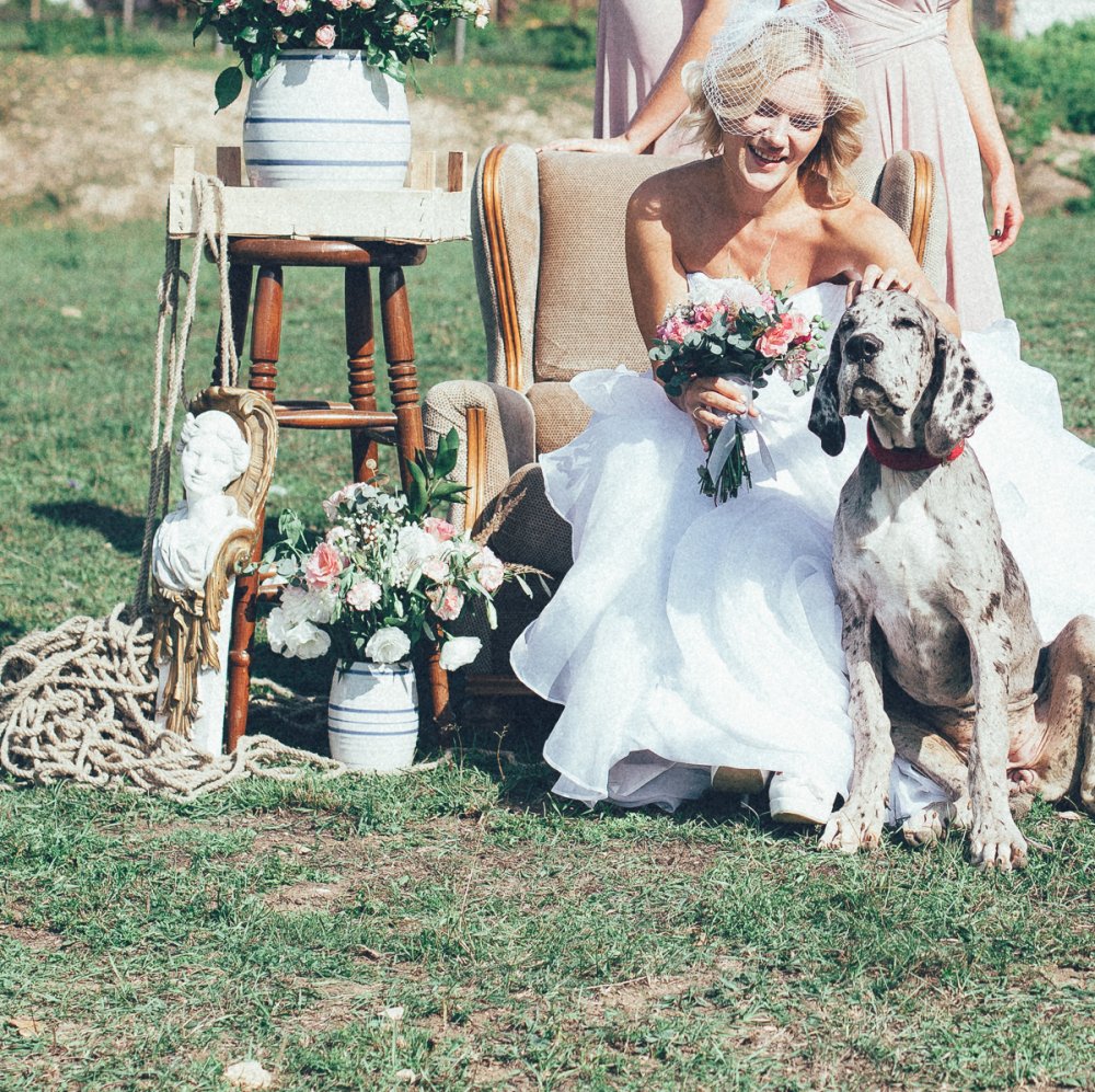 Невеста с любимым псом