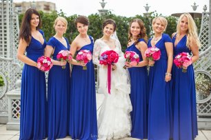 Подружки невесты в синих платьях трансформерах