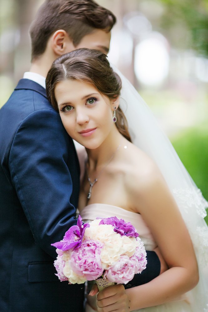 Свадебный букет в бело-фиолетовой гамме
