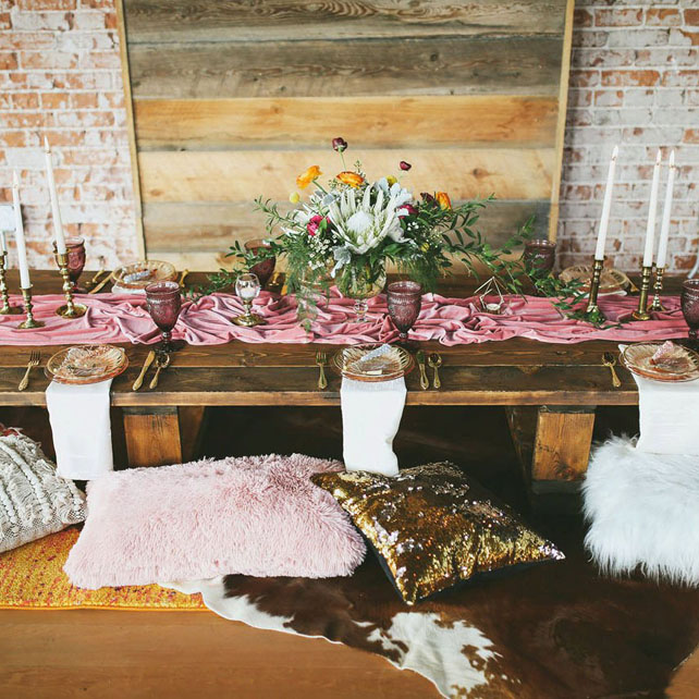 Бархатный бум: 9 способов создать свадебный уют с помощью текстиля