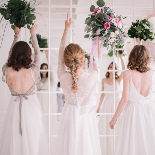«Фотоидеи»: 25 самых красивых платьев подружек невесты