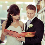 Свадьба Ирины и Артёма: фотосессия в книжном магазине