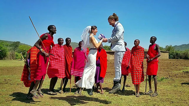 пара из США решила отпраздновать свою свадьбу в разных уголках Земли 38 раз, Кения