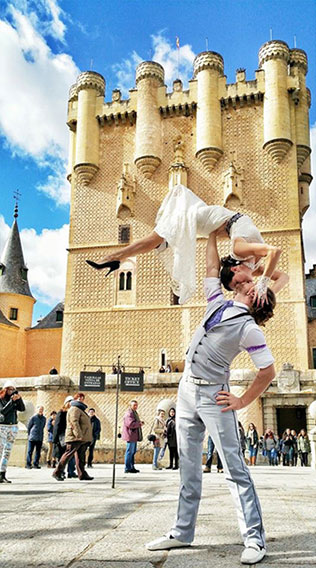 пара из США решила отпраздновать свою свадьбу в разных уголках Земли 38 раз, Испания