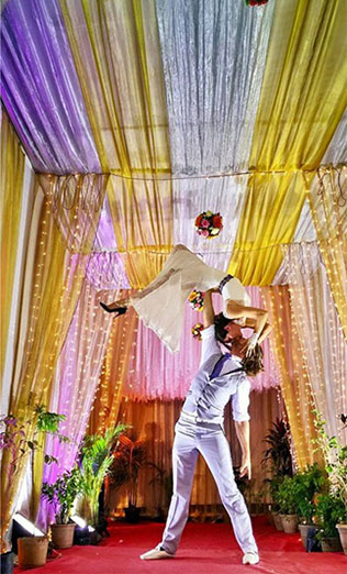 пара из США решила отпраздновать свою свадьбу в разных уголках Земли 38 раз, Индия