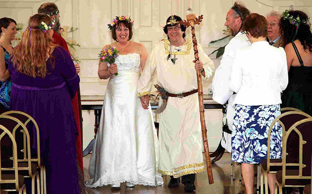 свадьба друидов в Англии, В английском город Пуле прошла церемония бракосочетания между друидами