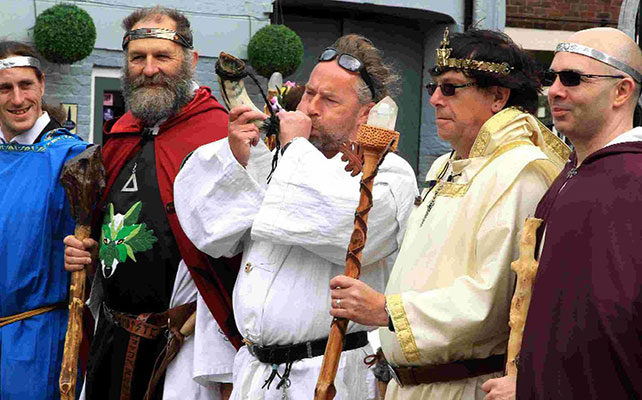 свадьба друидов в Англии, В английском город Пуле прошла церемония бракосочетания между друидами