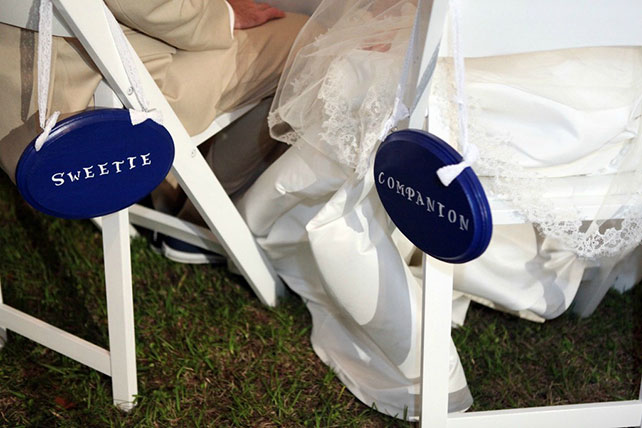 стулья жениха и невесты с табличками, Самая гиковская свадьба, фото