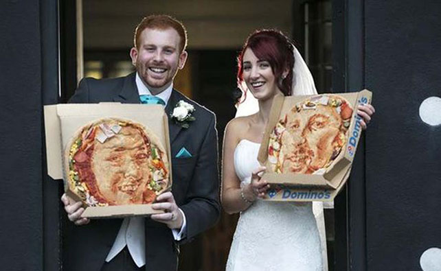 молодожёны заказали пиццу со своими портретами