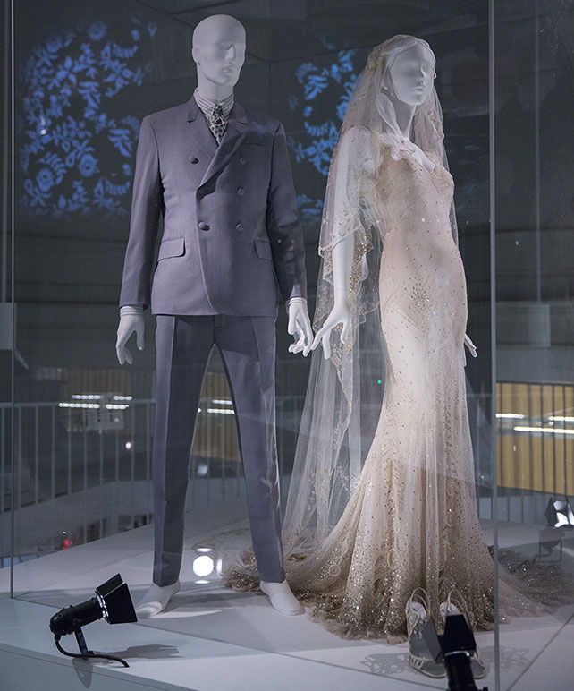 платье Кейт Мосс на выставке свадебных платьев в Лондоне